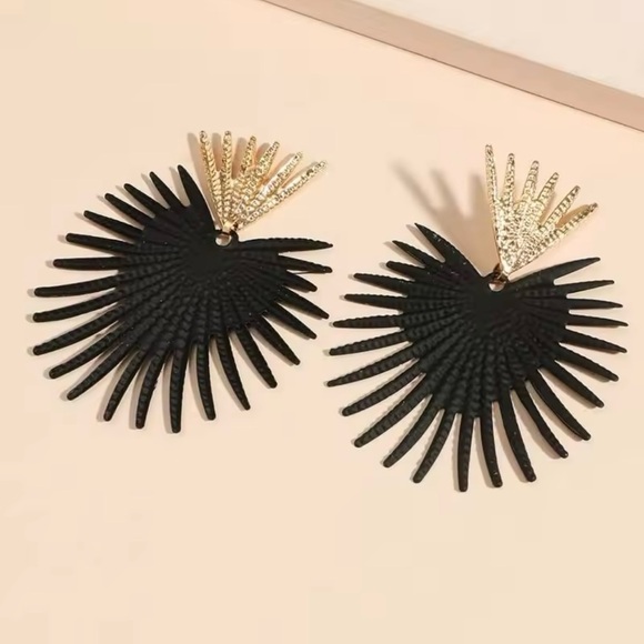 Zara “Radiance” Black Heart Crown Sunburst Sunbeam Sunray Regal Royal Earrings - Picture 6 of 9